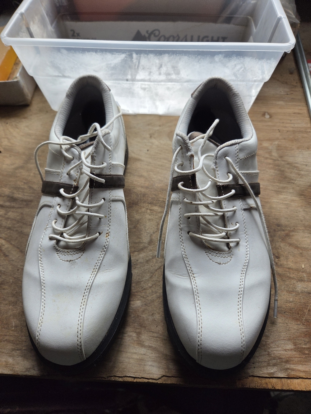 Woman's White Leather Lace-Up Golf Shoes.